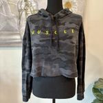 Muscle Camo Cropped Hoodie | S | Raw Hem Photo 0