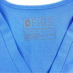 FIGS  Casma Three Pocket Scrub Top: Ciel Blue Photo 10