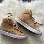 Nike Women's Blazer Mid Premium Size 7.5 DQ7572-200 RETAIL $125+tax Photo 2