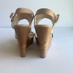 Diane Von Furstenberg  Women's Ophelia Wedge Sandal,Gold Metallic/Nude 10.5M = Photo 4
