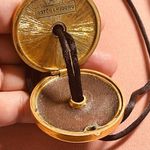 Estée Lauder VTG ESTEE LAUDER JADE CARVER'S SOLID PERFUME COMPACT BOX Necklace 1981 Photo 4