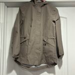 Avalanche NWT  Women's Lightweight Ripstop Rain Jacket with Pockets Size Small .  Driftwood color . Photo 2
