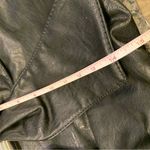 Bueno  NWT handbag large bow detail on front chain strap. Faux leather Photo 4