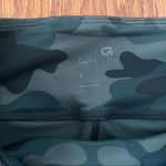 Gap NWOT Gapfit camo biker shorts size small Photo 4