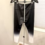 Zyia Active Light and Tight Black White Ombre Shimmer Metallic Leggings Sz 8/10 Photo 3
