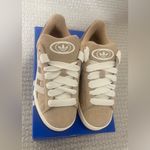 Adidas Campus Sneakers in Brown and White Photo 3