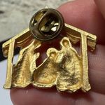 Avon Lapel Tack Pin Gold Tone Religious Nativity Scene Christmas Photo 5