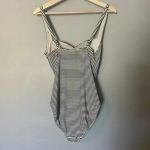 NIPTUCK SWIM Joanne One Photo 6