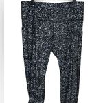 Athleta Ultimate Stash 7/8 Tight Size 1X Storm Black and White Photo 2