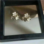 Gradient Triple Flower With Pearls Earrings Gold Photo 7