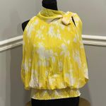 Gracia Yellow floral Sleeveless Blouse Photo 1