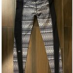 Alo Illusion 3 Tribal Print Leggings Arctic Black Size S. 7/8 Length Photo 1