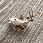 Beautiful Vintage Brooch! A Dashing Splashing Enamel Koi Fis White Photo 0