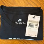 Nike Sportswear Essentials
Women's Long-Sleeve Logo T-Shirt Photo 8