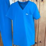 FIGS Blue Scrub Set with Jogger Pants blue fig scrubs size small/XS Zamora/caterina Photo 4