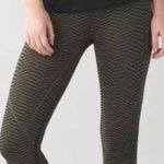 Lululemon in the flow crop rushed sides seamless black & purple stripes size 4 Photo 0