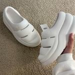 UGG W Sport Yeah EVA Platform Waterproof Clogs Shoes WHITE Foam Rubber slipper  New with tag  Same day shipping  Smoke and pets free  Step out in style with the  W Sport Yeah EVA Platform Waterproof Clogs Shoes. These slip-on clogs feature a round toe shape and a flat heel style. The shoe is designed with a solid pattern and a white color, making it perfect for beach outings and fashion-conscious women.  Made with EVA fabric type, the clogs offer ultimate comfort and are waterproof and slip-resistant.  has designed them as activewear, travel, and casual wear clogs, suitable for any occasion. The shoe is available in a standard shoe width and is perfect for women who wear a US shoe size of 5 or a UK shoe size of 3. Photo 0