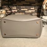 Michael Kors  VOYAGER EAST WEST TOTE PEARL GREY . Photo 6