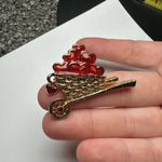 Avon Red Enamel Hearts In A Cart Gold Tone Brooch Pin Signed For Valentine’s Photo 8