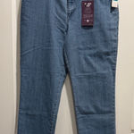 Gloria Vanderbilt  16 Short Bahama Wash Straight Leg Jeans Photo 0