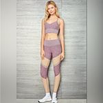 Alo Yoga ALO • Sheila Leggings in Dragonfruit Heather/Caramel Heather Photo 4