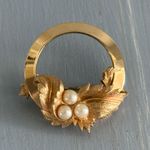 Sarah Coventry Vintage Circle Wreath Brooch Gold Tone W Faux Pearls Photo 0
