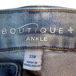 Boutique Women 22W Ankle Light Wash Floral Embroidered Jeans Feminine Streetwear Blue Photo 4