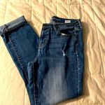 Old Navy  Curvy Skinny Jeans 
Medium Wash 
Mid Rise
Size 6 Regular Photo 0