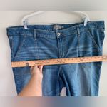 Torrid  Crop Boyfriend Jeans size 26‎ Photo 5