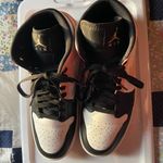 Nike Jordan 1 Mids Photo 2
