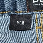 BDG Woman’s  Mom Frayed Hem Jeans Size 25 Photo 9