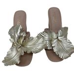 Cecelia New York Gold Beige Hibiscus II Slip On Sandals Heels Size 6.5 Photo 1