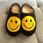 None Smiley face Fuzzy Slippers, size Large 8/9US, wide width Photo 0