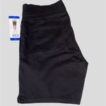 DKNY Shorts Size L. NWT Photo 4