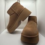 UGG  Plush NWOT Women's Chestnut Suede Platform Boots size 8 Photo 2