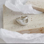 Boutique NEW Polished 18k White Gold Geometric‎ Ring Photo 13