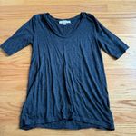 Loft  Women’s Charcoal Gray Shimmer Sparkly Scoopneck Shirt Sleeve Tee XXS Photo 0