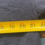 MV Sport University of Dayton Flyers Men's Navy Blue Crew Neck Sweatshirt Vintage Photo 3