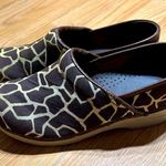 Sanita giraffe/brown nursing/healthcare clogs women’s 39,. (7.5 Photo 0