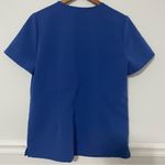 FIGS • casma three pocket scrub top in denim blue sz M Photo 4
