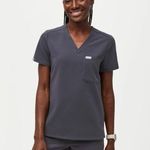 FIGS  Women’s One-Pocket Scrub Top – Charcoal – Size XL Photo 0