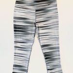 Nike Dri Fit Leggings 2.0 Swift Crop Capri Small Black White Gray Quick Dry Photo 0