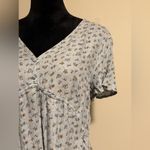 Urban Romantics EUC  Light Blue Floral V-Neck Babydoll Blouse size large Photo 2