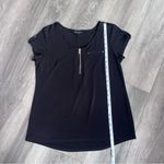 Roz & Ali  Black Short Sleeve Blouse with Gold Zipper Accent Large Photo 5