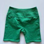 Alo Yoga  Seamless Ribbed Favorite Short Lettuce Photo 0