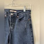 Levi's Wedgie High Rise Tapered Leg Frayed Cropped Jeans Women's Size 27 Photo 6