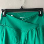 Social Tourist Green Crossover Leggings with Pockets Size Medium NWT Photo 1