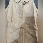 Venus Sleeveless Button-Up Women's Top. Size small. . Photo 4