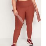 Old Navy Extra High Waisted Powersoft Hidden Pocket Leggings Photo 3