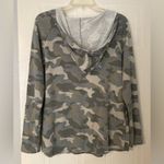 ABOVE AND BEYOND Camo Light Weight Hoodie Size Large Green Photo 2